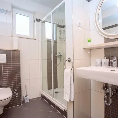 Maruncela With Sea And Island Views, 5 Bedrooms, Private Pool, Gym Lokva Rogoznica