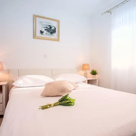 Villa Maruncela With Sea And Island Views, 5 Bedrooms, Private Pool, Gym Lokva Rogoznica