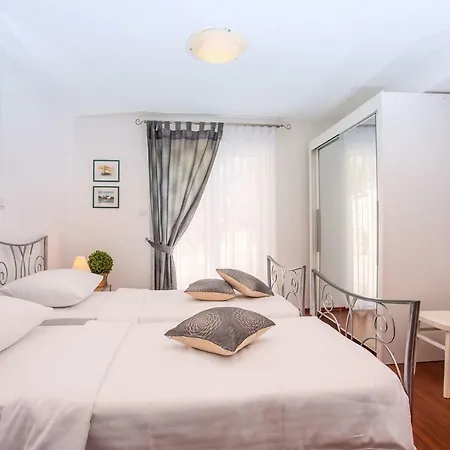 Maruncela With Sea And Island Views, 5 Bedrooms, Private Pool, Gym Lokva Rogoznica