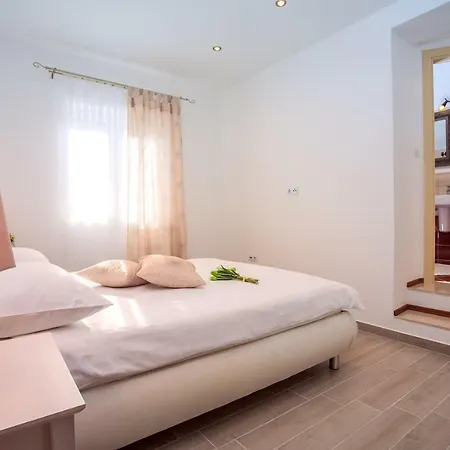 Maruncela With Sea And Island Views, 5 Bedrooms, Private Pool, Gym Lokva Rogoznica